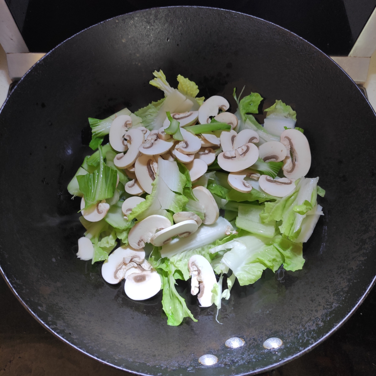 简单好吃口蘑炒毛白菜的做法 步骤4