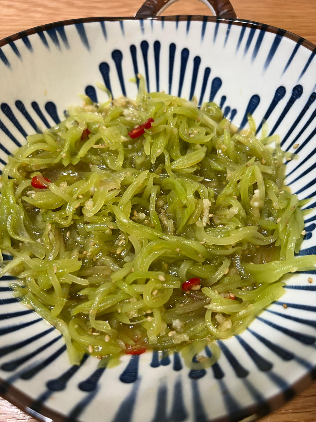 10分钟搞定的快手凉拌菜，清脆爽口的凉拌莴笋丝