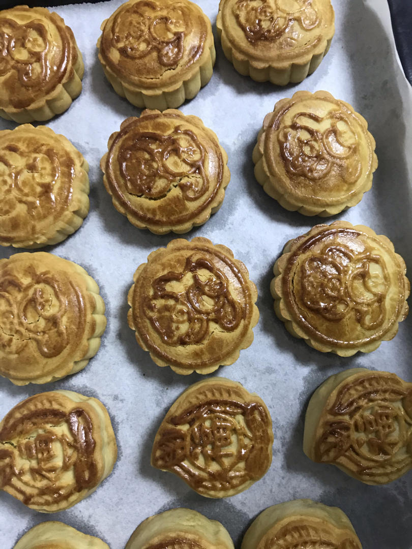 广式莲蓉（豆沙）蛋黄月饼（超详细步骤）