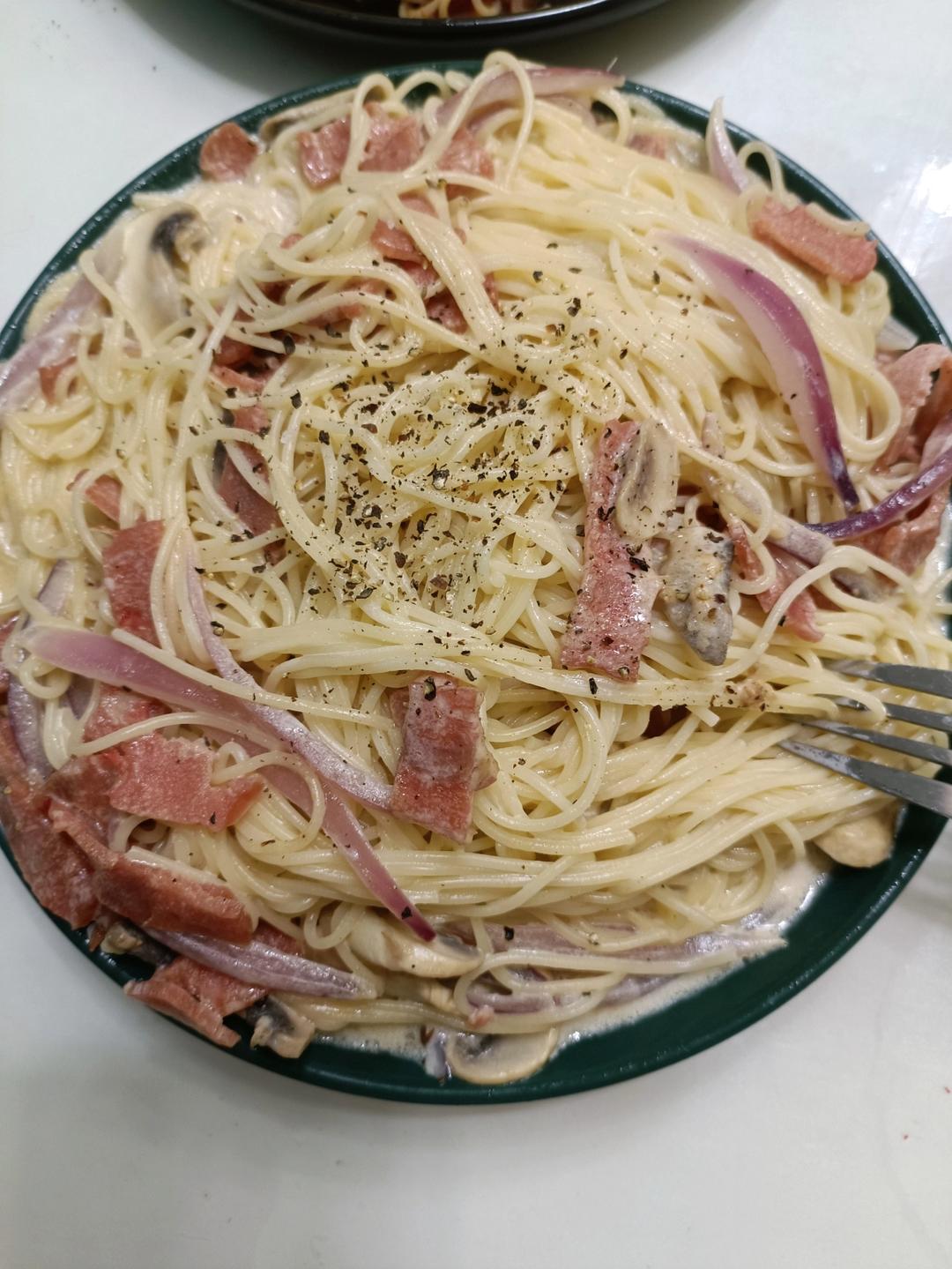奶油蘑菇培根意大利面