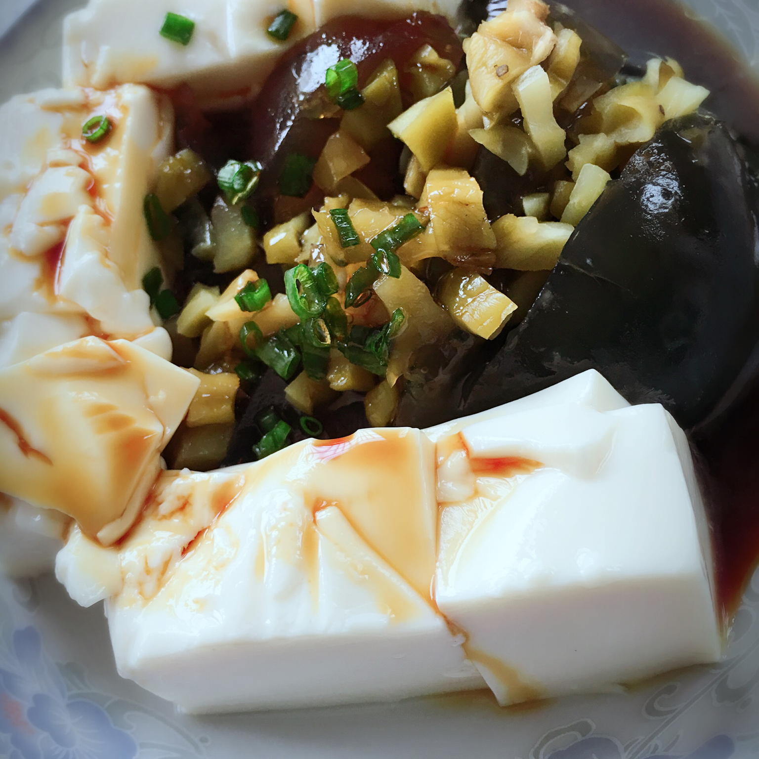 拉拉宝贝做的凉拌皮蛋豆腐