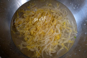 酸菜炒土豆肉丝的做法 步骤3