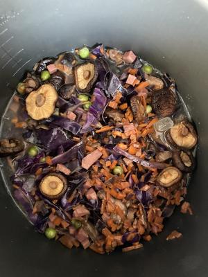 🌈彩虹烩饭（紫甘蓝火腿香菇胡萝卜豌豆烩饭）的做法 步骤9