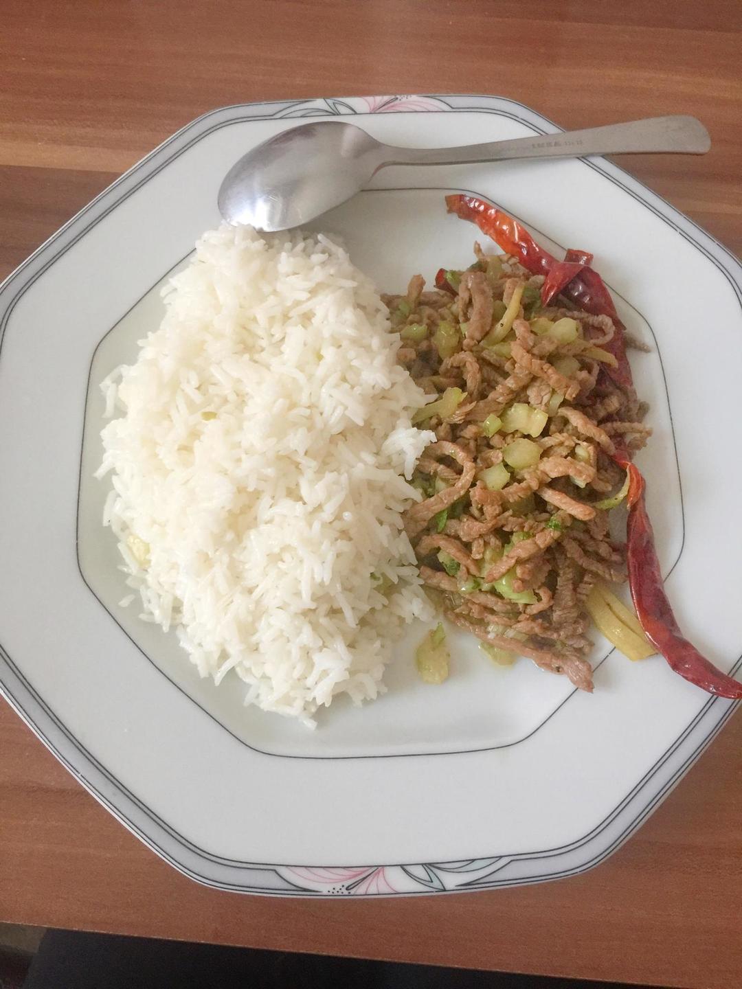 芹菜炒牛肉（留学生厨房系列）