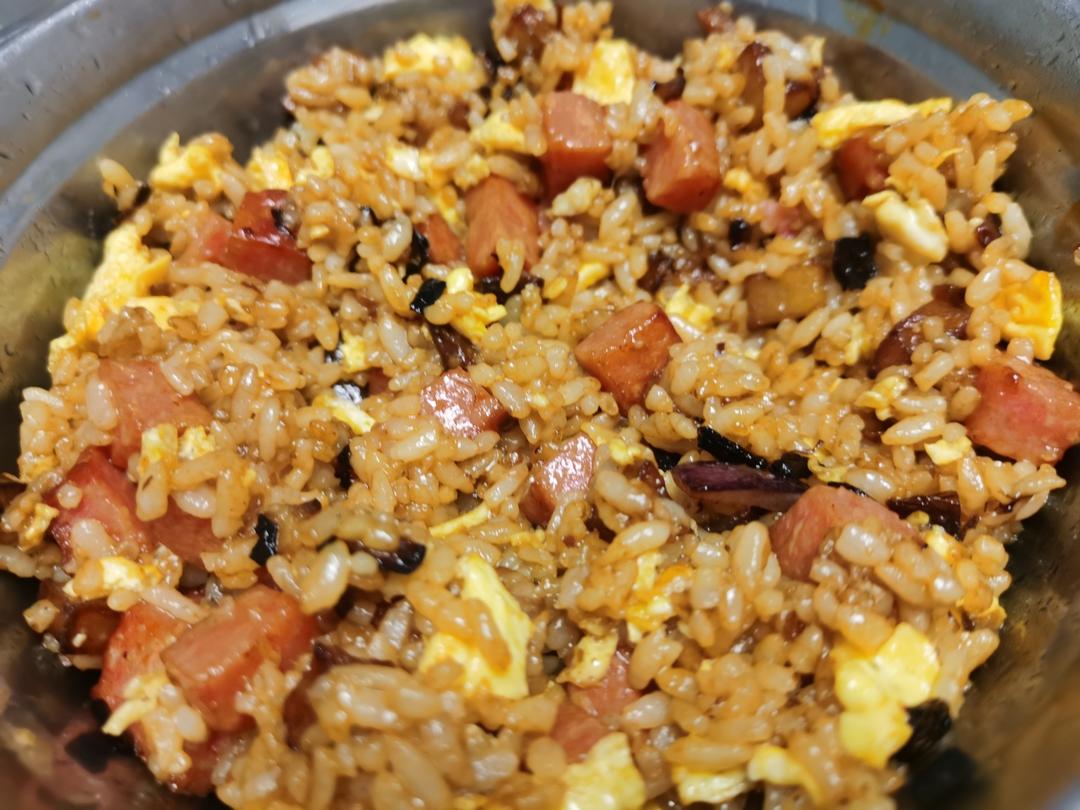 土豆的万能吃法😋土豆午餐肉炒饭～～