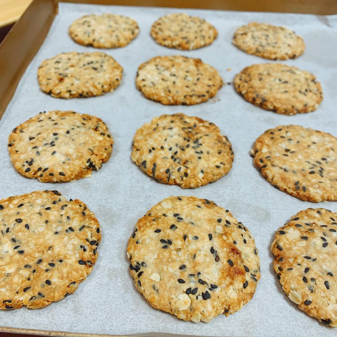 素食:有机燕麦芝麻大饼干