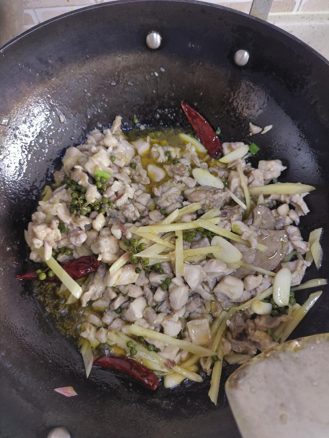 仔姜双椒兔
