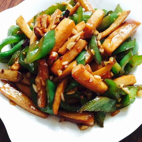 青椒杏鲍菇拌三色糙米饭