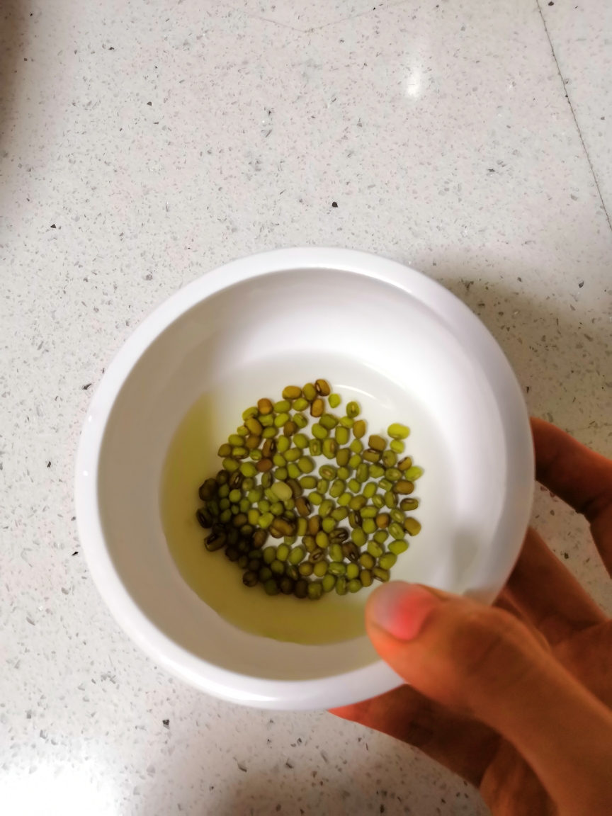 超简单快手银耳绿豆汤（焖烧杯）的做法 步骤2