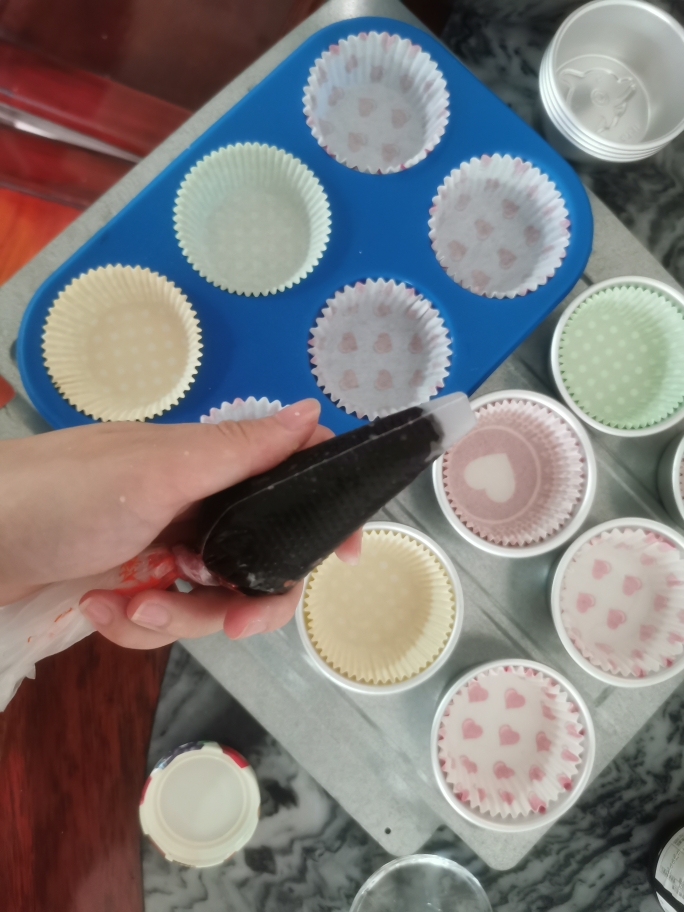 纸杯蛋糕（蓝莓味）💜的做法 步骤12