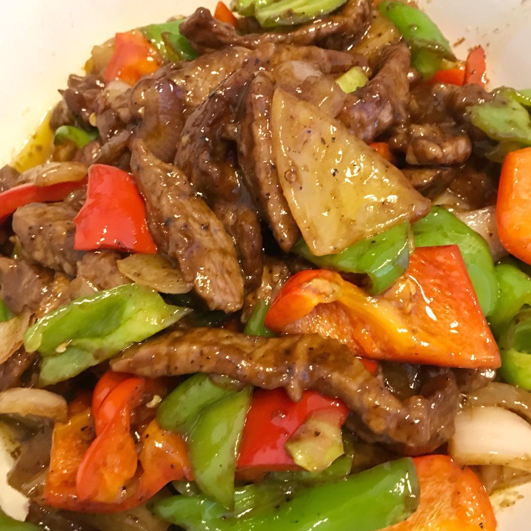 家常菜 黑椒牛柳 猫侍大人做的黑椒牛柳赞 牛肉,青甜椒,李锦记黑椒酱
