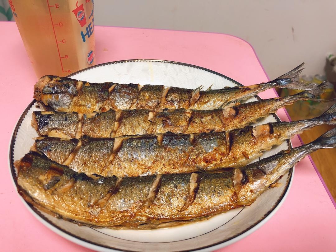 煎秋刀鱼
