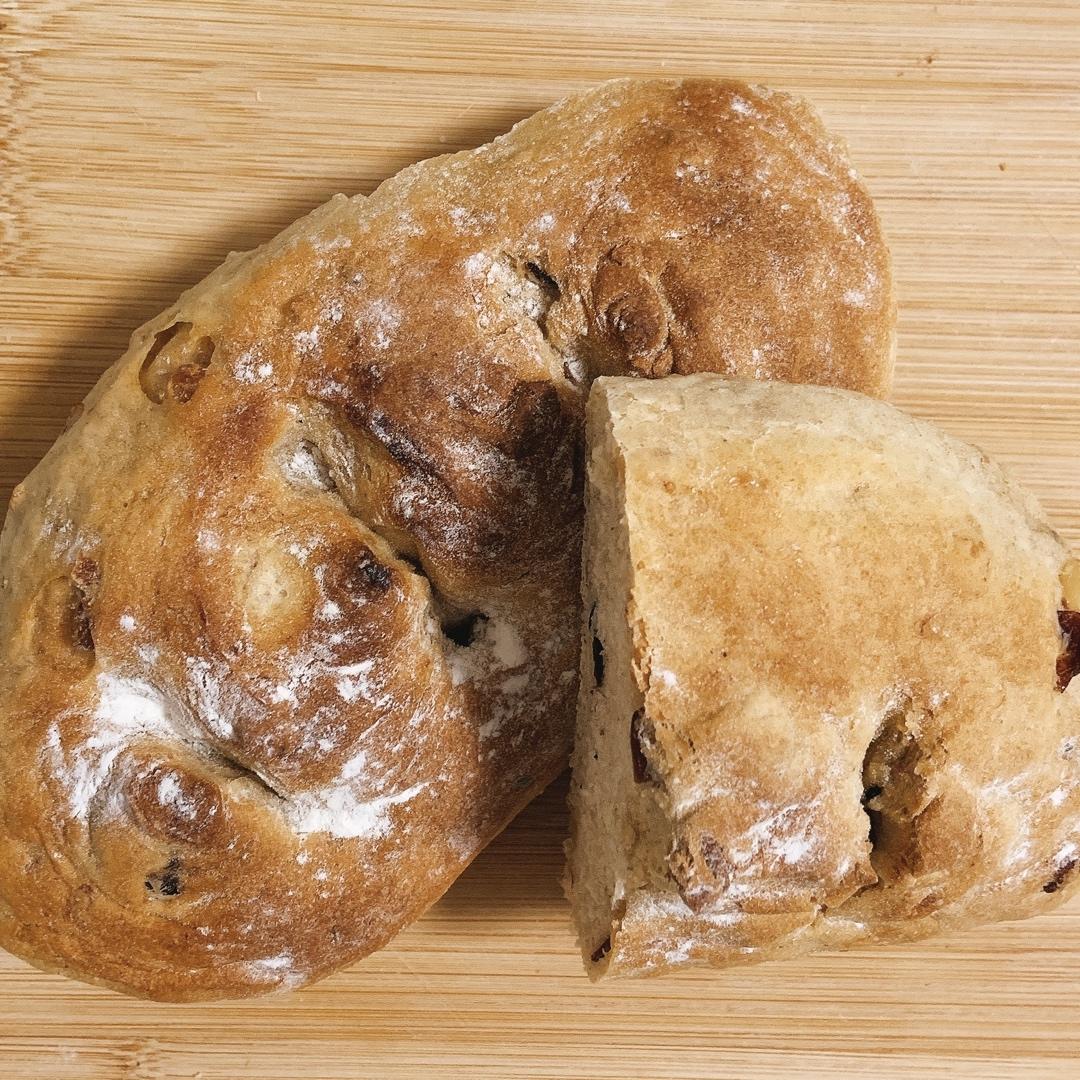 全麦葡萄干面包
