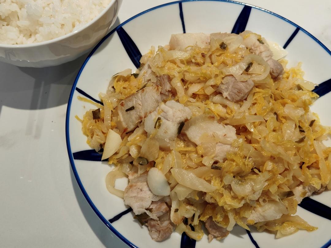 东北酸菜炒五花肉巨香