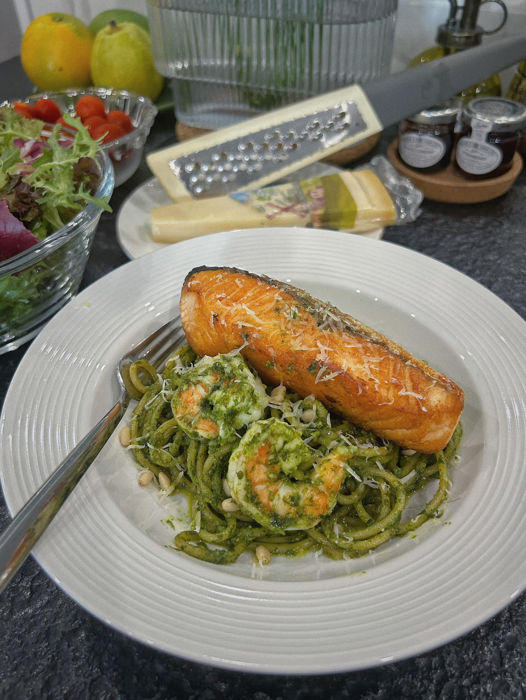 罗勒松子烟熏三文鱼意面