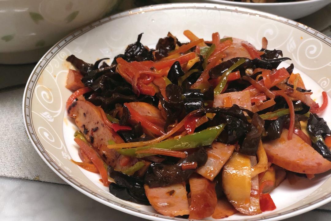 胡萝卜香菇炒木耳