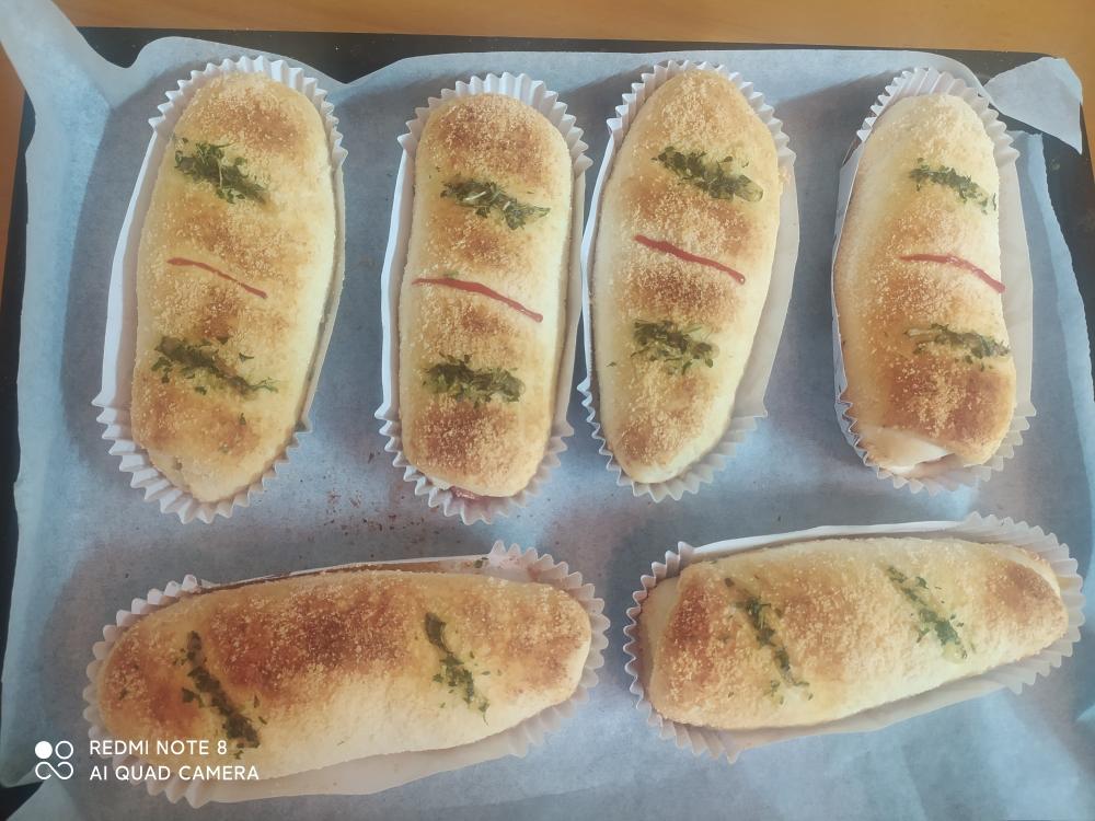 拉丝芝士奶酪腊肠面包的做法