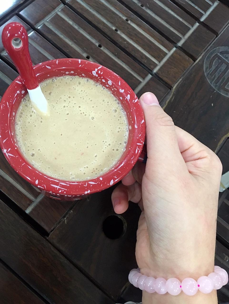 苹果芝麻红枣奶昔