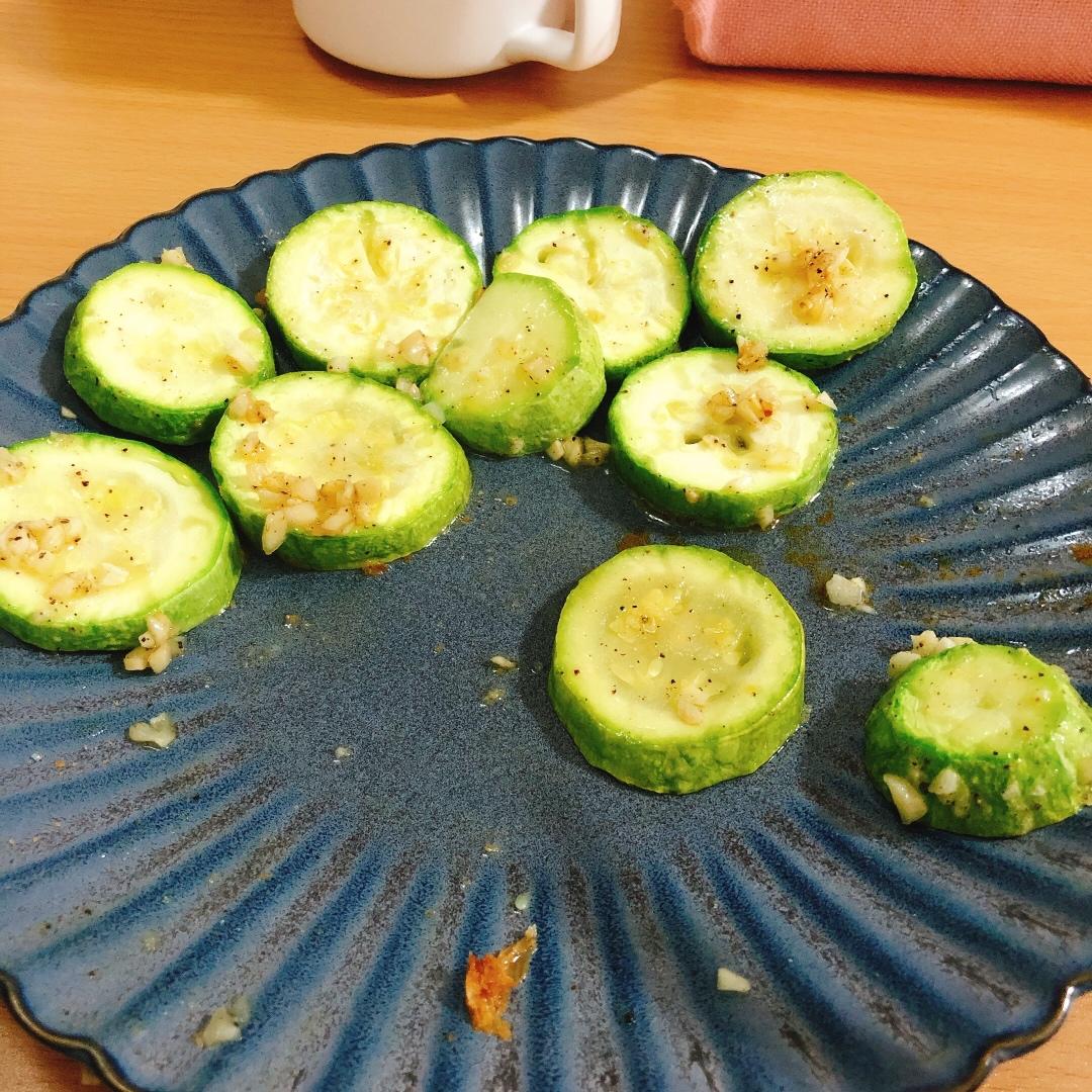 蒜香柠檬烤西葫芦