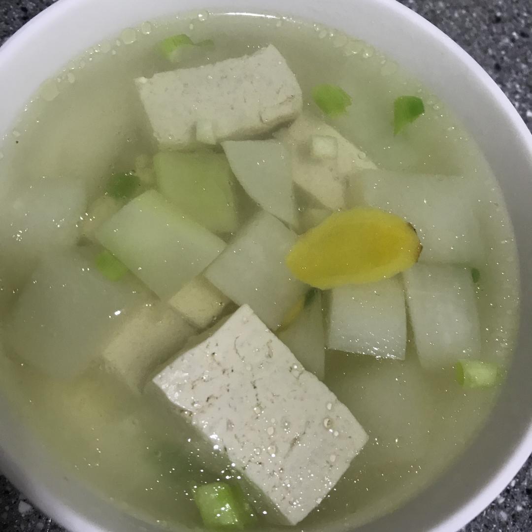 白萝卜豆腐汤
