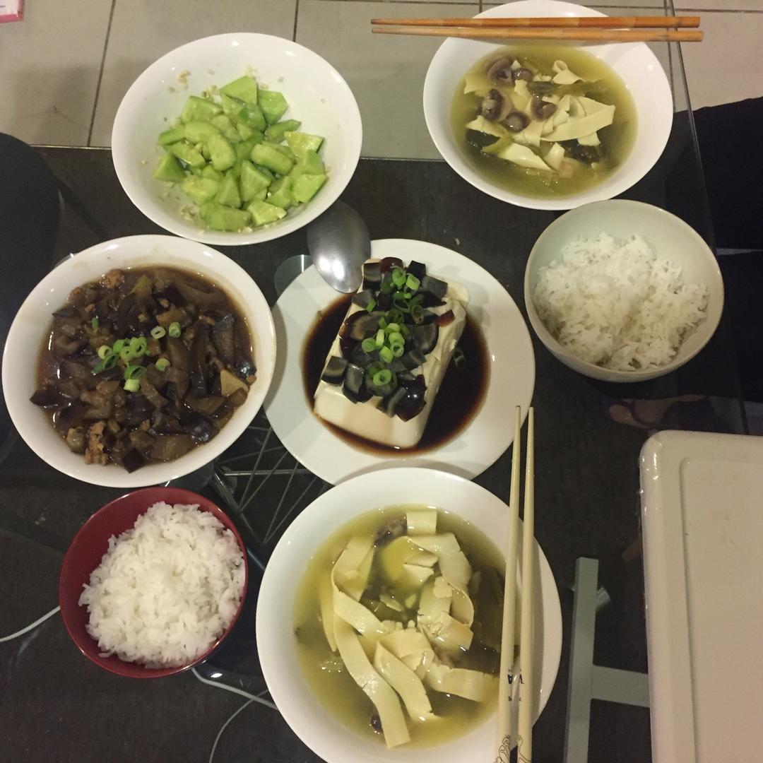 凉拌皮蛋豆腐