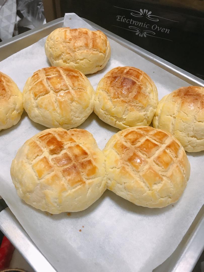 好吃到炸裂的港式菠萝包（附带制作酥皮的小视频）
