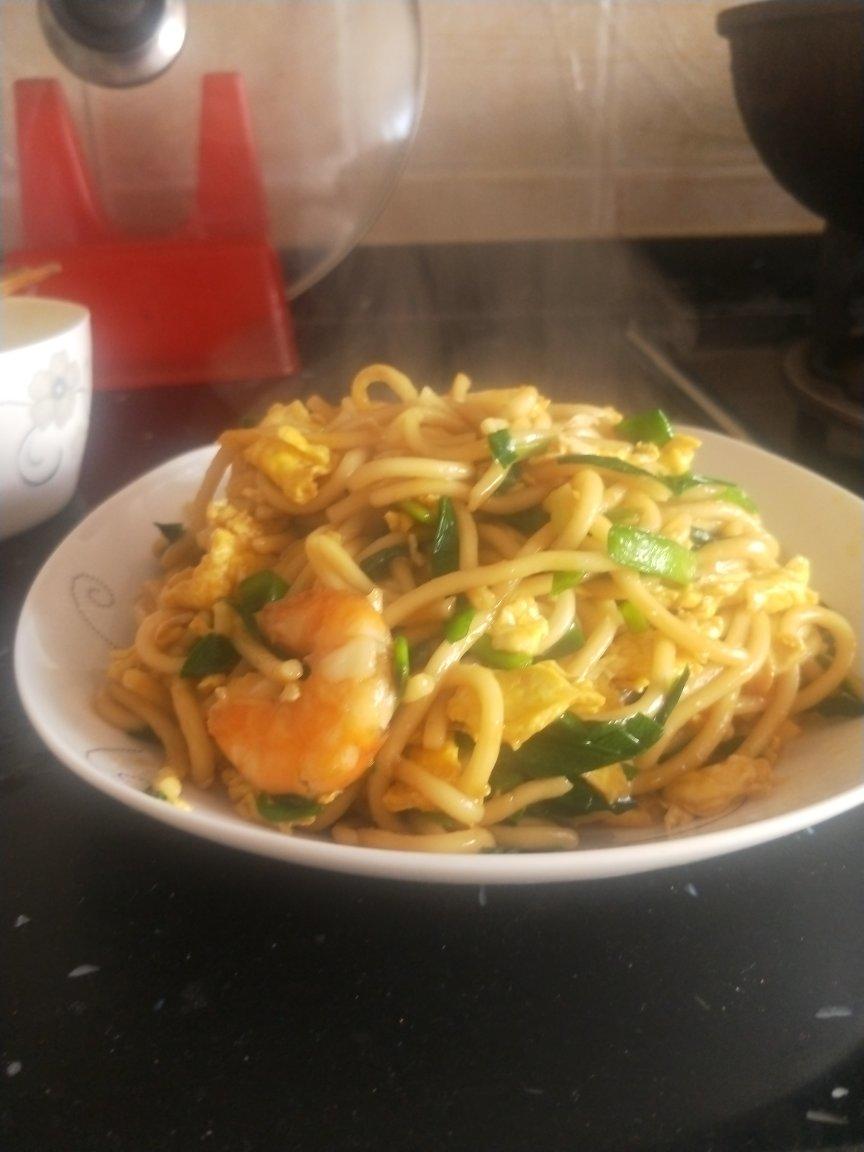 韭菜虾仁炒面
