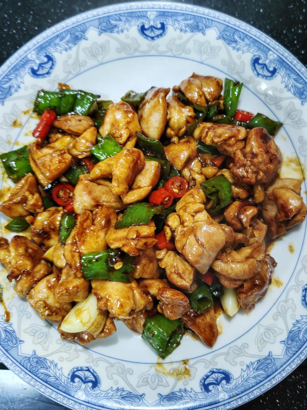 咸鲜可口的青红椒炒鸡丁