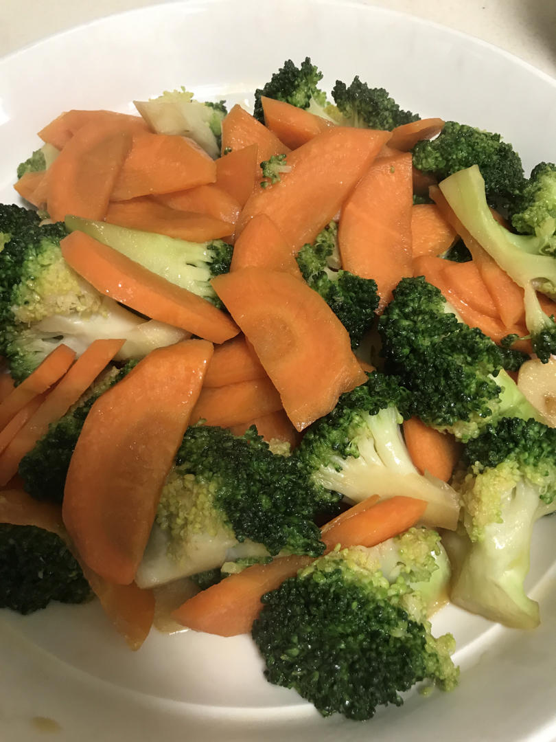 【清炒胡萝卜西兰花图片】大effye_下厨房