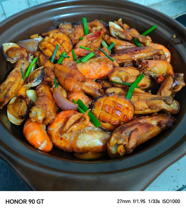 鲜香美味！汤汁浓郁巨下饭～鲍鱼鸡煲！