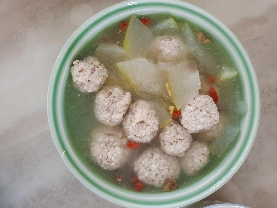 巨鲜美的冬瓜丸子汤