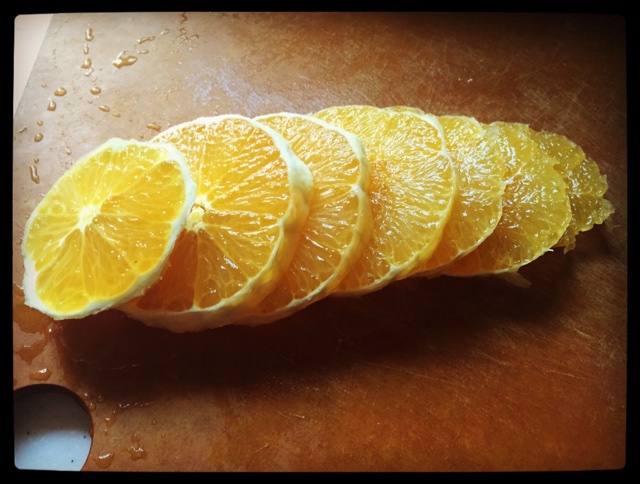 不伤手安全系数极高小孩子都可放心用的勺子1分钟剥脐橙法