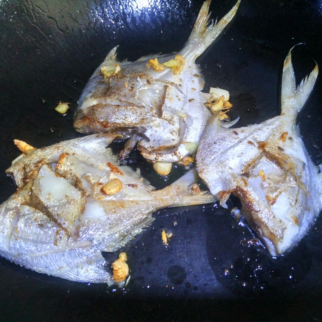 盐煎鲳鱼