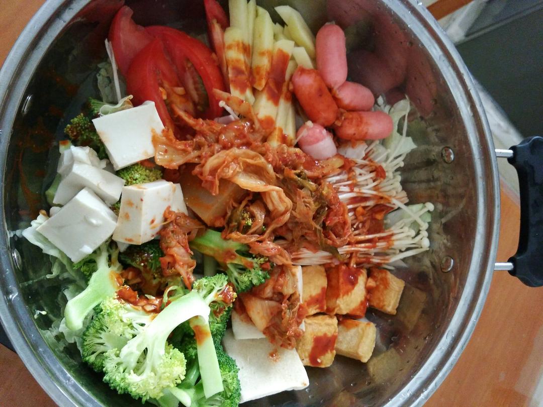 韩式部队锅 Korean Hot Pot (Budae-jjigae)