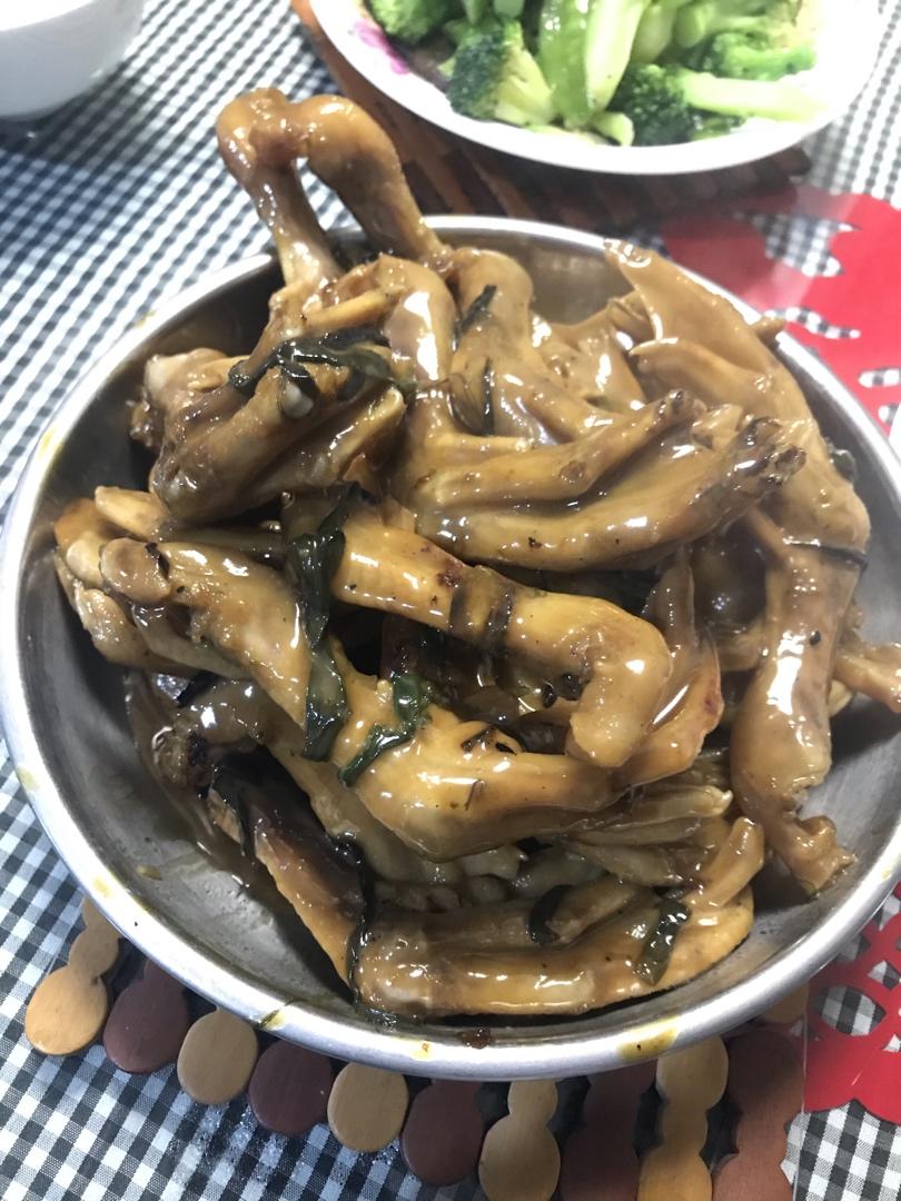 鲍汁扣新鲜鹅掌亦