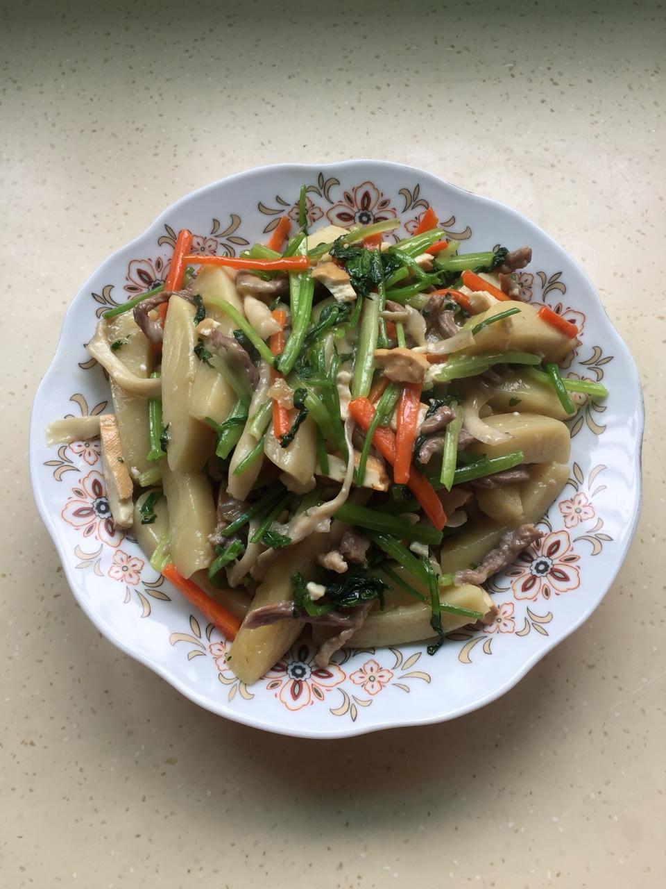 芹菜肉丝炒年糕