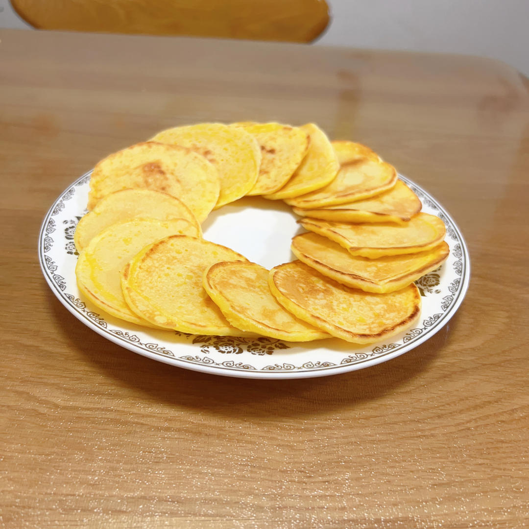 1盒酸奶2个鸡蛋，上锅一烙，真香！孩子一次吃5个！
