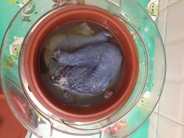 枸杞红枣乌鸡汤