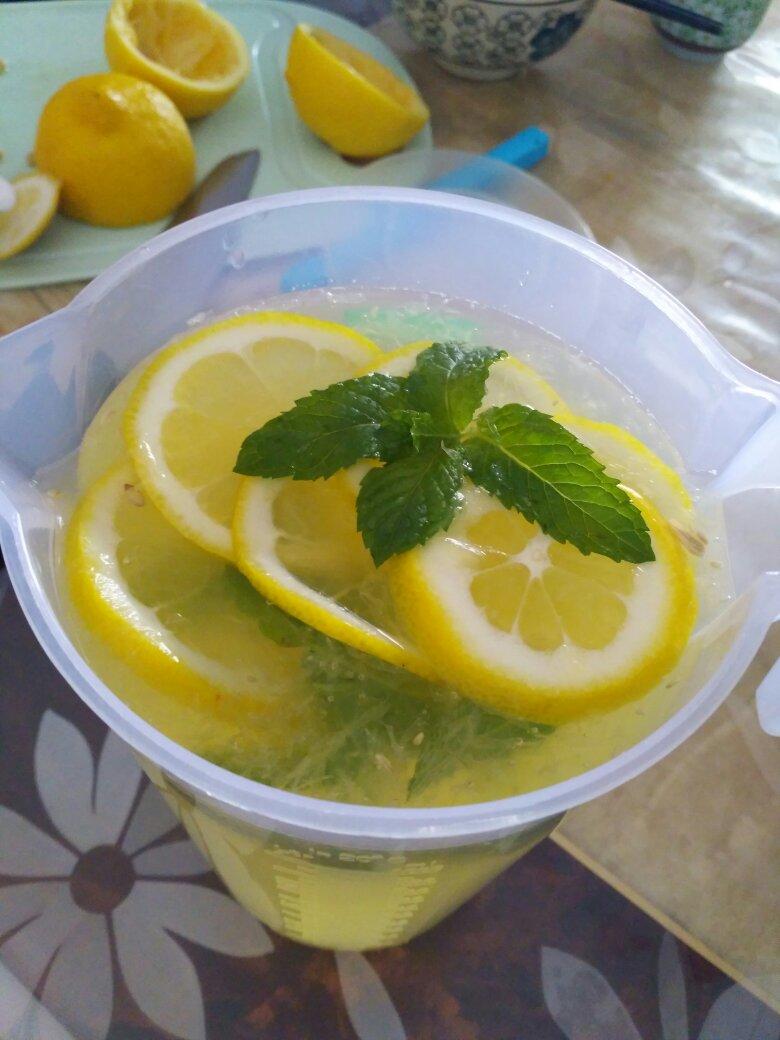 梨屏做的简单柠檬水lemonade