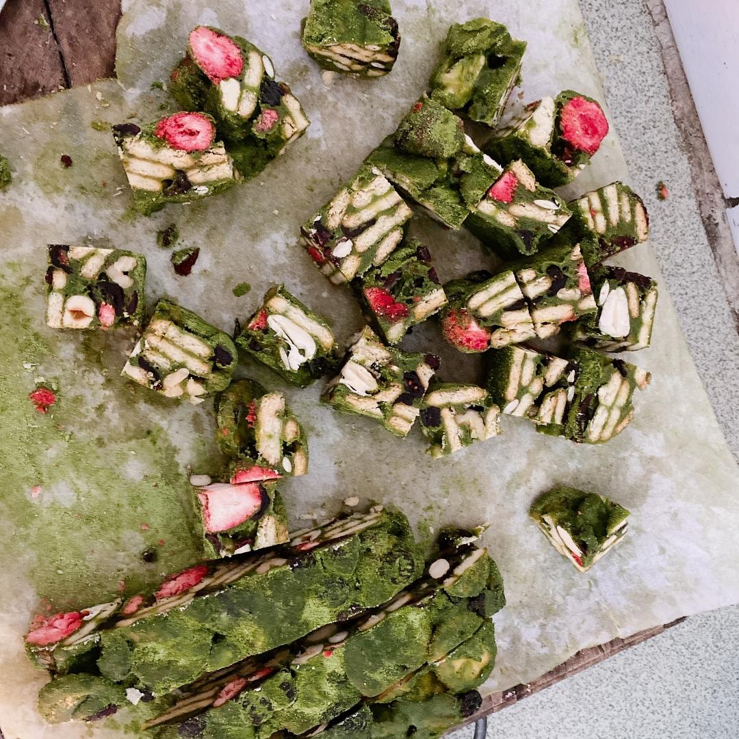 抹茶草莓雪花酥