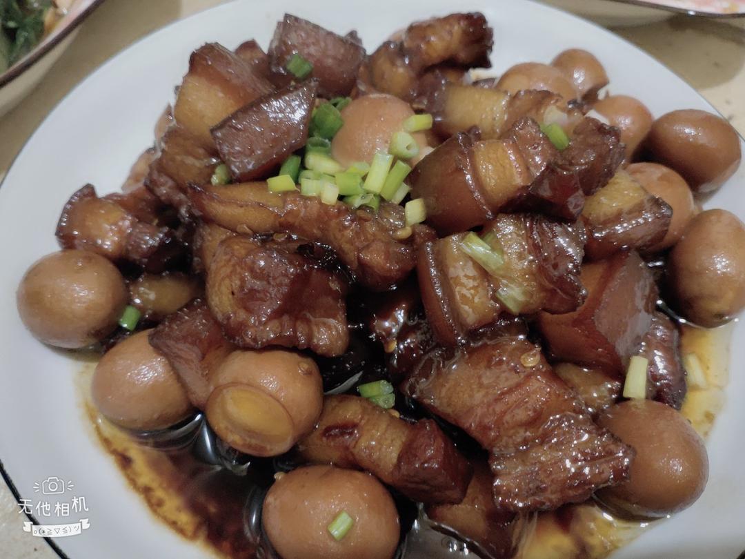 红烧肉炖鹌鹑蛋