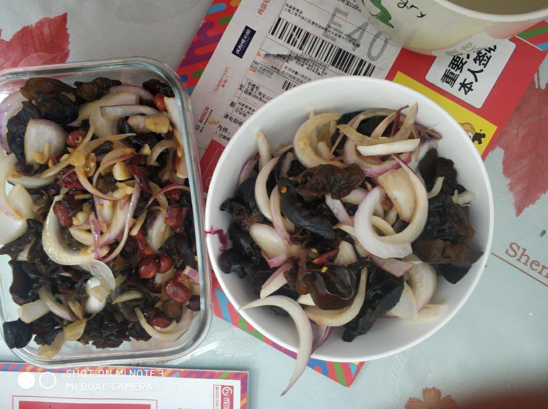 凉拌洋葱木耳–通血管开胃快手凉菜