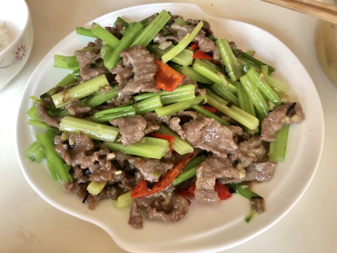 芹菜炒牛肉