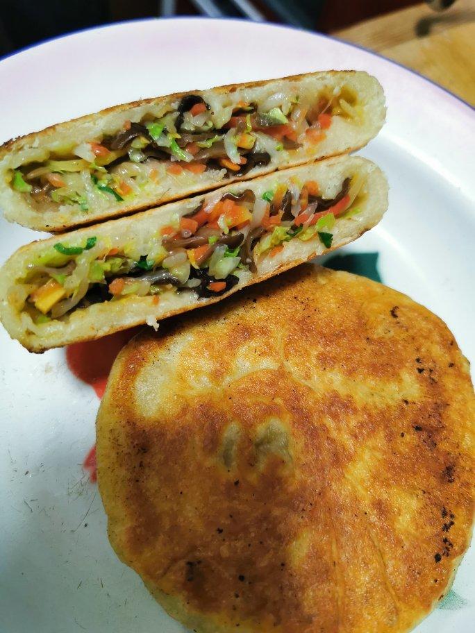 比肉饼还好吃的香酥素菜馅饼（以后再也不用排长队了）