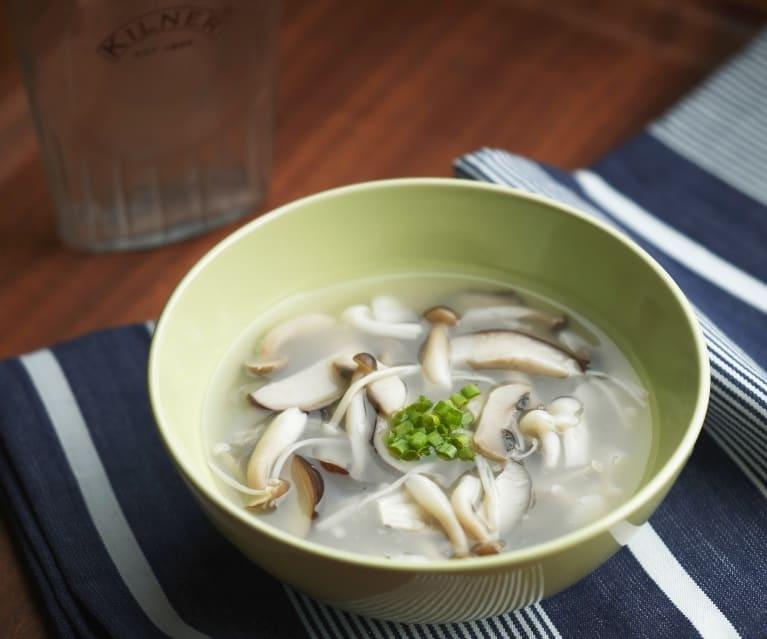 克 葱, 切末,再额外准备些装饰用100 克 新鲜香菇, 切片100 克 白蘑菇