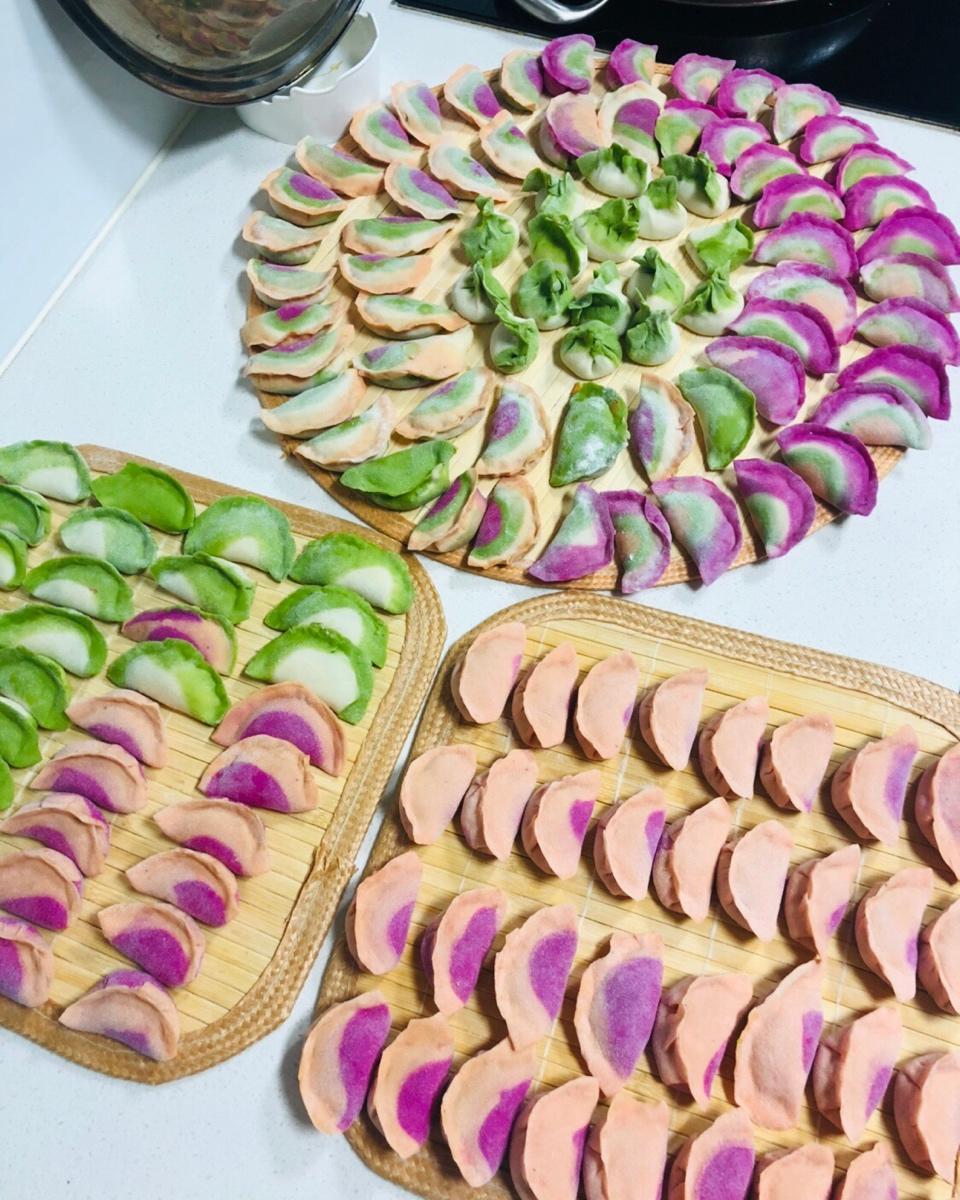 初墨妈做的七彩饺子彩色饺子