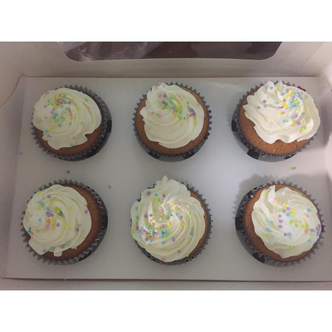 鲜奶油戚风杯子蛋糕（纸杯蛋糕）