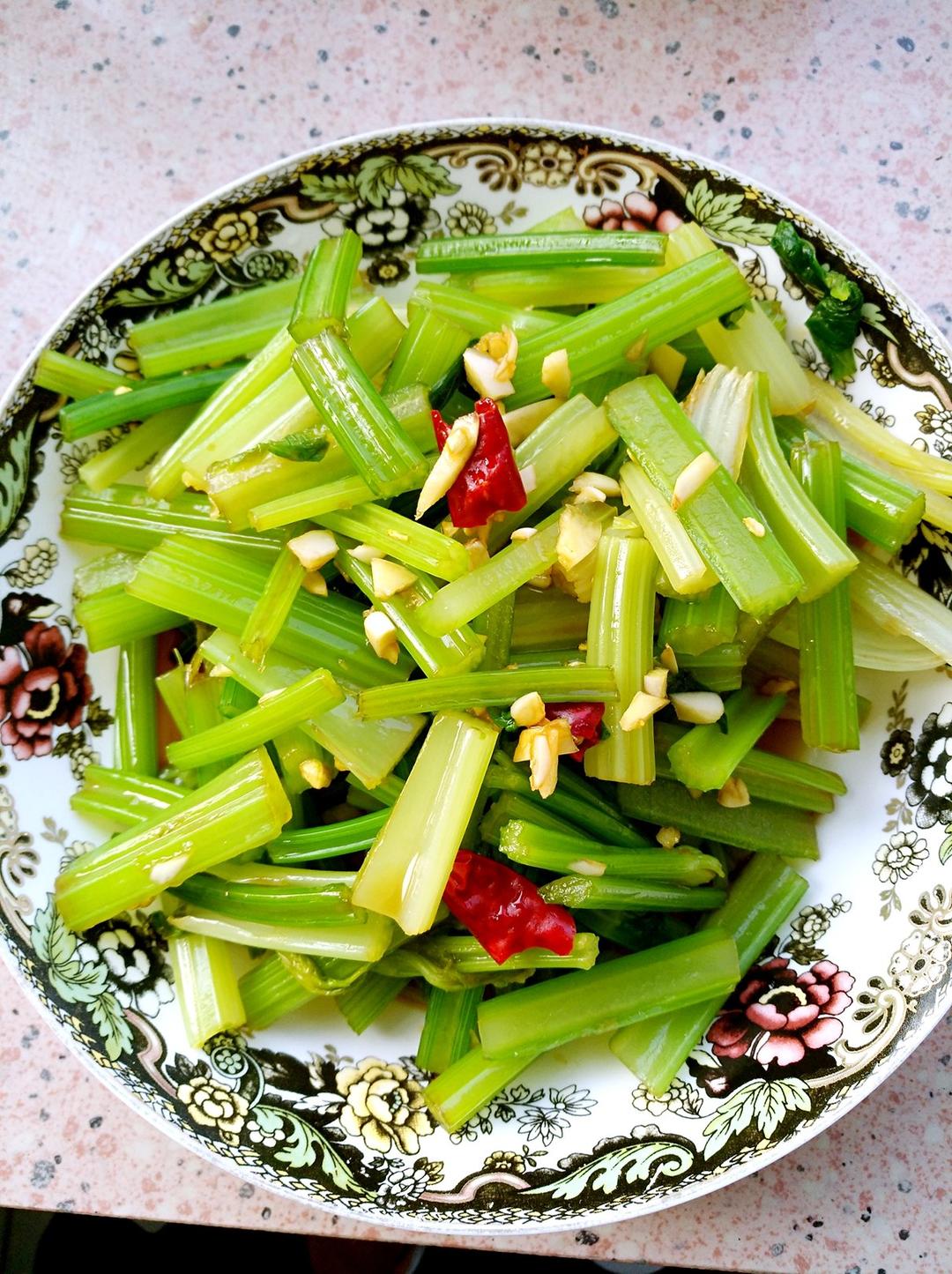 angel俊妞做的凉拌芹菜