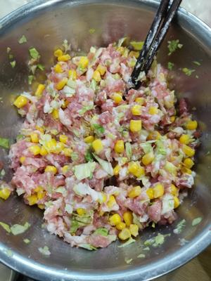 包菜玉米猪肉馄饨的做法 步骤1