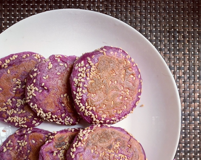 减脂紫薯芝麻饼的做法